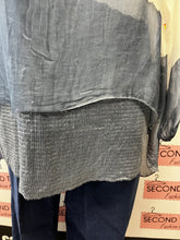 Charger l'image dans la galerie, Made in Italy Flowy Sequin Top (Size S/M)