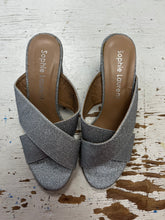 Load image into Gallery viewer, Sophie Laurent Silver Glitter Heels (Size 37=6)