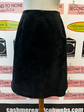 Load image into Gallery viewer, Vintage Danier Genuine Leather Skirt (Size 14)