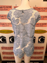 Charger l'image dans la galerie, Powder Blue Floral Cut-Out Top (Size 1X)