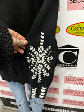 Cargar imagen en el visor de la galería, Leo & Ugo Snowflake Sleeve Sweater (Size 4)