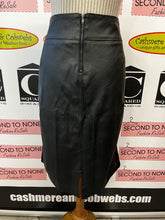 Load image into Gallery viewer, Black Faux Leather Skirt (Size 3X)