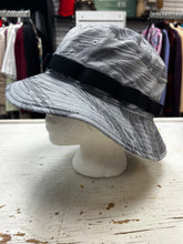 Load image into Gallery viewer, Oakley Tempo Print Bucket Hat