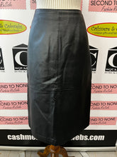 Cargar imagen en el visor de la galería, Genuine Leather Mid-Length Skirt (Size 8)