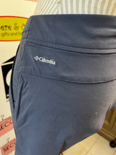 Load image into Gallery viewer, Columbia Shorts (Size 10)