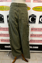 Load image into Gallery viewer, Green Cargo Pants (Size 6)