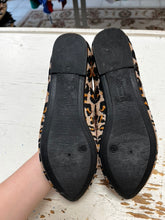 Load image into Gallery viewer, Soft Knit Cheetah Print Flats (Size 9)
