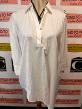 Cargar imagen en el visor de la galería, Chico's White Popover Tunic (Size 0= S)