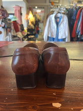Cargar imagen en el visor de la galería, *AS IS* Hush Puppies Heeled Leather Loafers (Size 7.5)