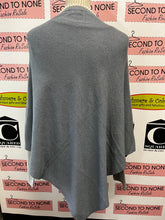 Cargar imagen en el visor de la galería, 100% Cashmere Ponchos (One Size)(Only 1 Left!)