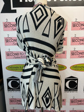 Load image into Gallery viewer, BSZW Knitwear Wrap Shawl (Size L)