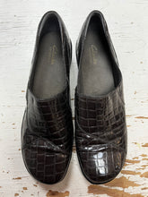 Load image into Gallery viewer, Clarks Bendables Shoes (Size 10)