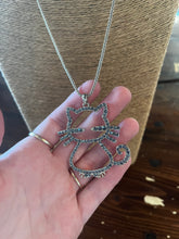 Cargar imagen en el visor de la galería, Long Rhinestone Cat Necklace