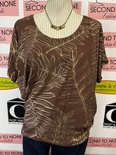 Charger l'image dans la galerie, Kim & Cami Leaf Print Top (Size M)