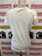 Charger l'image dans la galerie, Eddie Bauer White 100% Cotton T-Shirt (Size M)