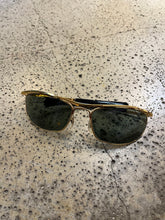 Cargar imagen en el visor de la galería, Ray-Ban Arista Gold “Olympian” Sunglasses