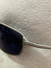 Cargar imagen en el visor de la galería, Vintage 1990s Oakley Square Wire 2.0 Sunglasses