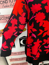 Load image into Gallery viewer, Moda Elegante Bold Flower Tunic (Size L/XL)