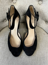 Load image into Gallery viewer, Pelle Moda Chunky Heels (Size 9)