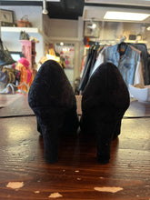 Load image into Gallery viewer, 725 Originals Black Velour Pumps (Size 6.5)