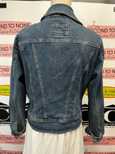 Cargar imagen en el visor de la galería, Denim Trucker Jacket (Size M)