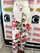 Cargar imagen en el visor de la galería, White Floral Pants (Size 16)