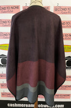 Cargar imagen en el visor de la galería, Nicole Miller Reversible Fleece Wrap (One Size)