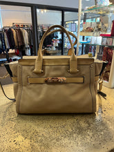 Cargar imagen en el visor de la galería, Coach Swagger Carry All Handbag