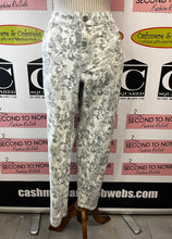 Cargar imagen en el visor de la galería, WH|BM Grey Floral Jeans (Size 14)
