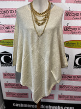 Cargar imagen en el visor de la galería, 100% Cashmere Ponchos (One Size)(Only 1 Left!)