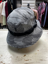 Load image into Gallery viewer, Oakley Tempo Print Bucket Hat
