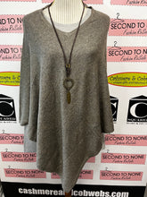 Cargar imagen en el visor de la galería, 100% Cashmere Ponchos (One Size)(Only 1 Left!)