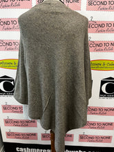 Cargar imagen en el visor de la galería, 100% Cashmere Ponchos (One Size)(Only 1 Left!)