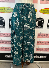 Load image into Gallery viewer, Cleo Printed Cropped Pants (Size S)
