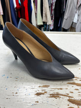 Load image into Gallery viewer, Michael Kors Pointed Toe Heels (Size 8 1/2)