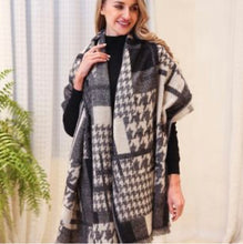 Cargar imagen en el visor de la galería, Houndstooth Blanket Scarf (2 Colours)