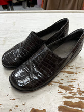 Load image into Gallery viewer, Clarks Bendables Shoes (Size 10)