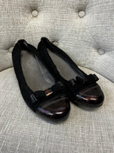 Load image into Gallery viewer, Stuart Weitzman Heeled Flats (Size 9)