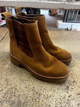 Load image into Gallery viewer, Timberland Courmayeur Boots (Size 7)