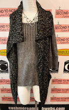 Charger l'image dans la galerie, RW&CO. Knit Sweater Vest (Size M)