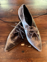 Charger l'image dans la galerie, Unique Velvet Pointed Toe Lace Up Loafers (Size 10/EU 41)