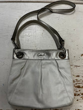 Charger l'image dans la galerie, Coach Ashley Hippie Crossbody