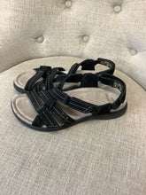 Load image into Gallery viewer, Earth Origins Sandals (Size 7)