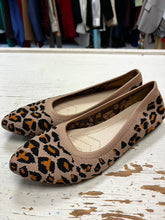 Load image into Gallery viewer, Soft Knit Cheetah Print Flats (Size 9)