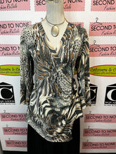 Load image into Gallery viewer, Frank Lyman Wrap Top (Size 16)