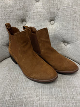 Cargar imagen en el visor de la galería, Steve Madden Suede Ankle Boots (Size 7.5)
