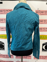 Load image into Gallery viewer, Bench Hooded Jacket (Size M)