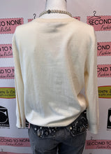 Cargar imagen en el visor de la galería, Cable & Gauge Heart Button Cardigan (Size M)