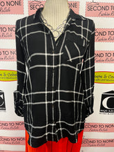 Charger l'image dans la galerie, Eddie Bauer B&W Plaid Shirt (Size S)