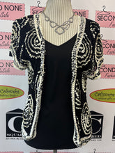 Cargar imagen en el visor de la galería, Crochet & Sequin Black and White Shawl (Size S/M)